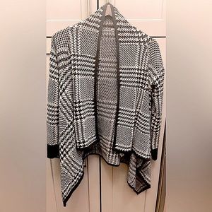 SOLD!!!!!!!Black & White Houndstooth Multitiered cardigan sweater